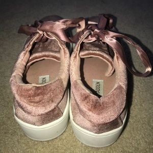 Steve Madden Shoes - Pink velvet Steve madden shoes Steve Madden Shoes - Pink velvet Steve madden shoes